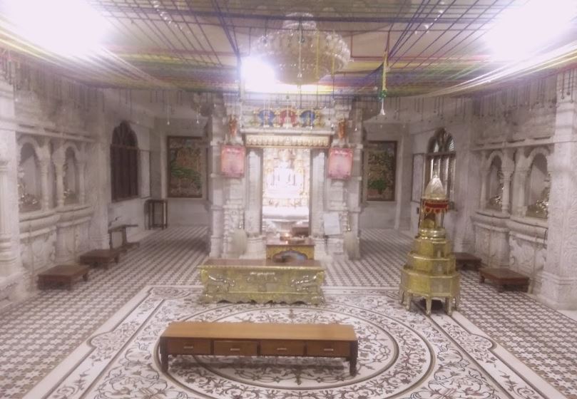 Shri Suvidhinath Rajendrasuri Shwetamber Jain Mandir, Halladakeri, Lashkar Mohalla, Mandi Mohalla, Mysuru (Karnataka) image 4