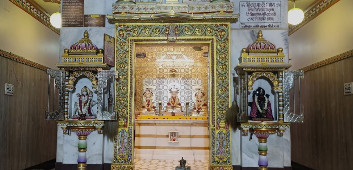 Shri Vasupujya Swami Shwetamber Jain Mandir and Jain Dadawadi, 80, Sayyaji Rao Road, Agrahara, Fort Mohalla, Mysuru (Karnataka) image 2