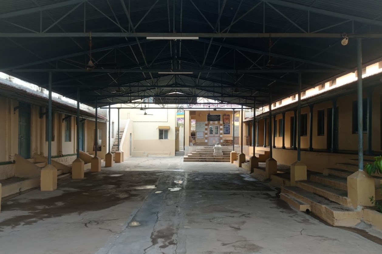 Shri 1008 Parshvnath Digamber Jain Mandir, Sri Jaina Brahmana Vidyarthi Nilaya, Jhansi Rani Lakshmi Bai Road, Chamundipuram, Ramachandra Agrahara, Mysuru (Karnataka) thumbnail 4