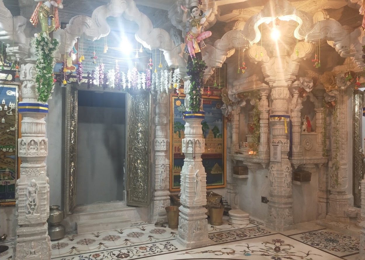 Shri 1008 Sumatinath Bhagwan Jain Shwetamber Mandir, Mudhol, District - Bagalkot (Karnataka) thumbnail 3