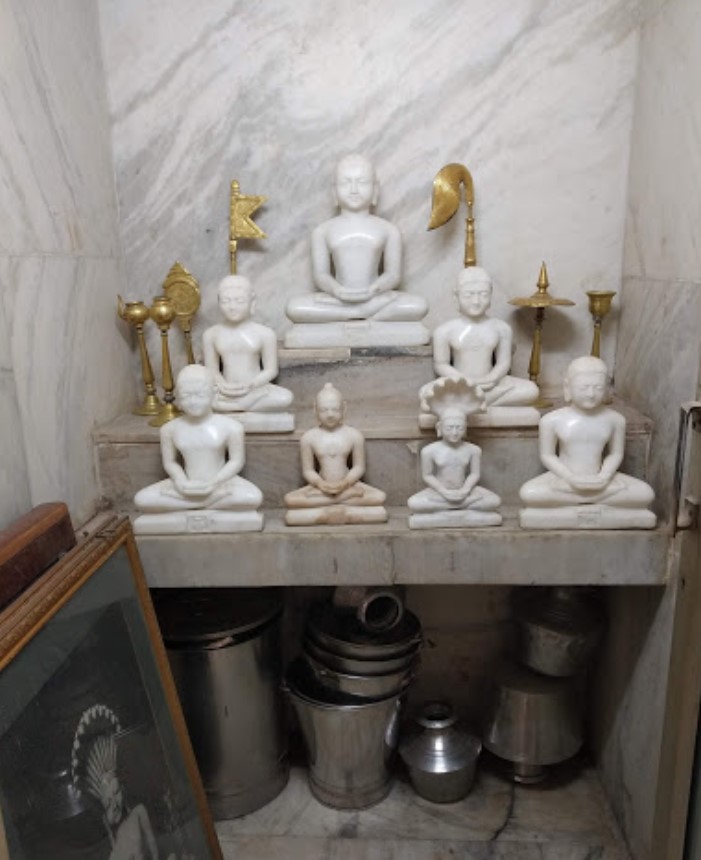 Shri 1008 Adinath Digamber Jain Chaitalaya (Chikka Basthi), Ammeer Mohalla, Hassan (Karnataka) image 2