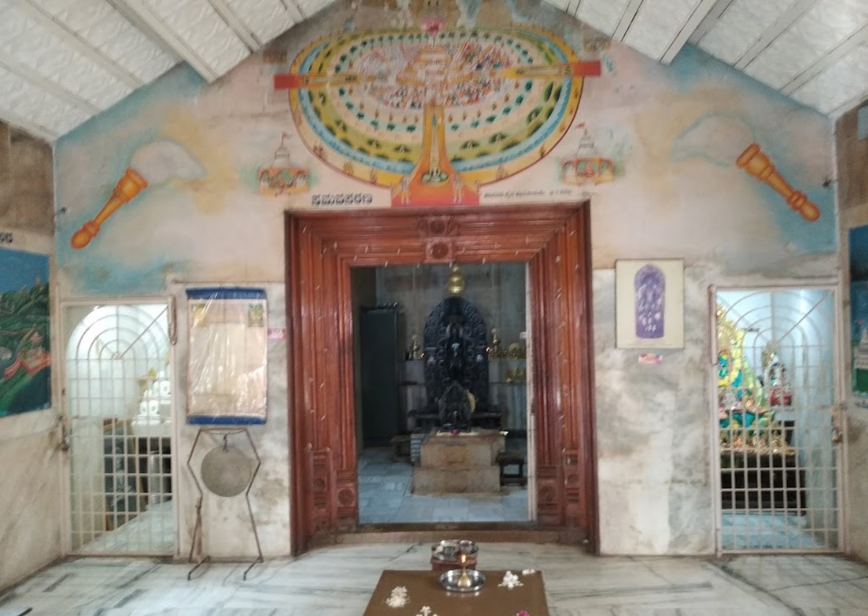 Shri 1008 Adinath Digamber Jain Chaitalaya (Chikka Basthi), Ammeer Mohalla, Hassan (Karnataka) image 4