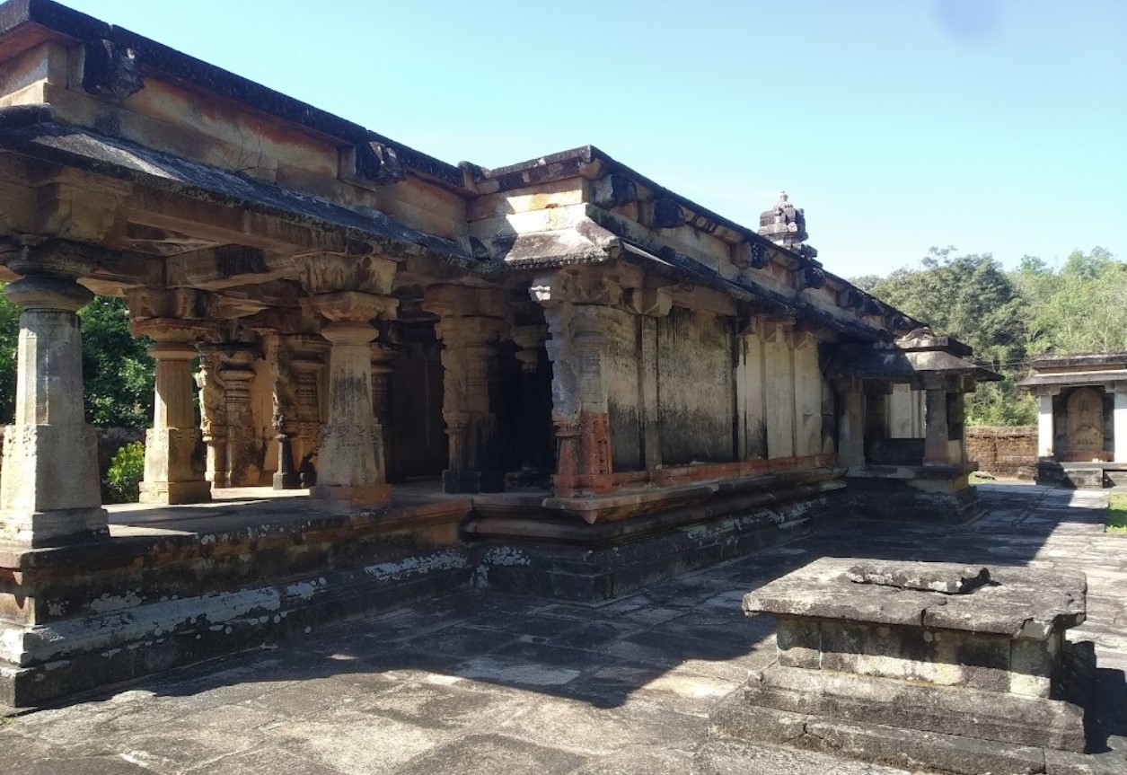 Ancient Shri Anantnath Swamy Digamber Jain Basadi (Temple), Melige, District - Shivamogga (Karnataka) thumbnail 2