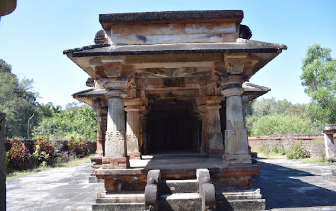 Ancient Shri Anantnath Swamy Digamber Jain Basadi (Temple), Melige, District - Shivamogga (Karnataka) thumbnail 3