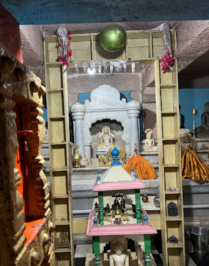 Shri Adinath Swamy Digamber Jain Mandir, Androon Quilla, Raichur (Karnataka) image 2