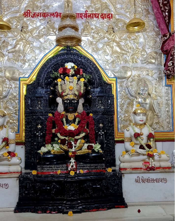 Shri Jagvallabh Parshvnath Jain Shwetamber Mandir, 4, 3rd Cross Road, near Sukh Sagar Shopping Mall, Gandhi Nagar, Bengaluru (Karnataka) image 1