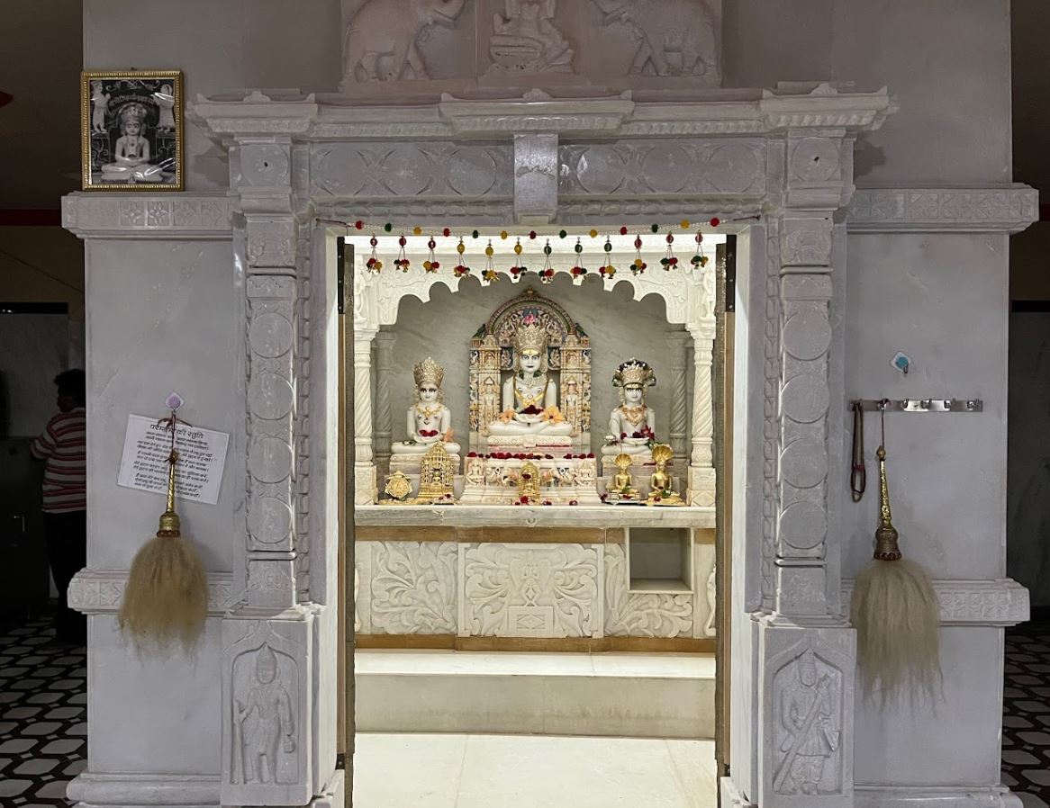Shri Adinath Bhagwan Shwetamber Jain Mandir, Adarsh Nagar, Chitradurga (Karnataka) image 2