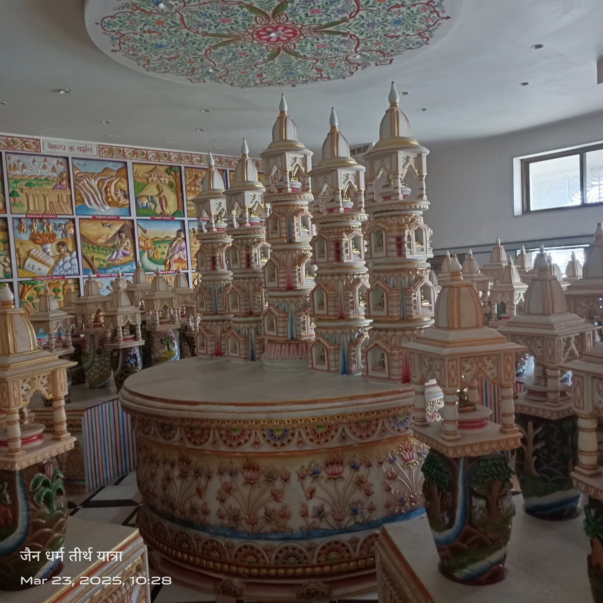 Shri 1008 Neminath Digamber Jain Panchayati Mandir, Purani Bajaji, Sarafa, Jabalpur (M.P.) image 11
