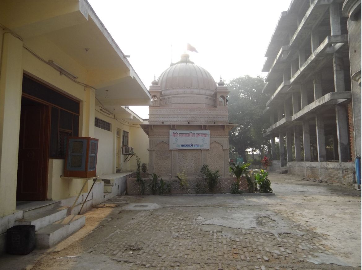 Shri Digamber Jain Bees Panthi Kothi (Kaanch Mandir), Talhati Mandir No. 15, Sonagiri, Sinawal, District - Datia (M.P.) image 5