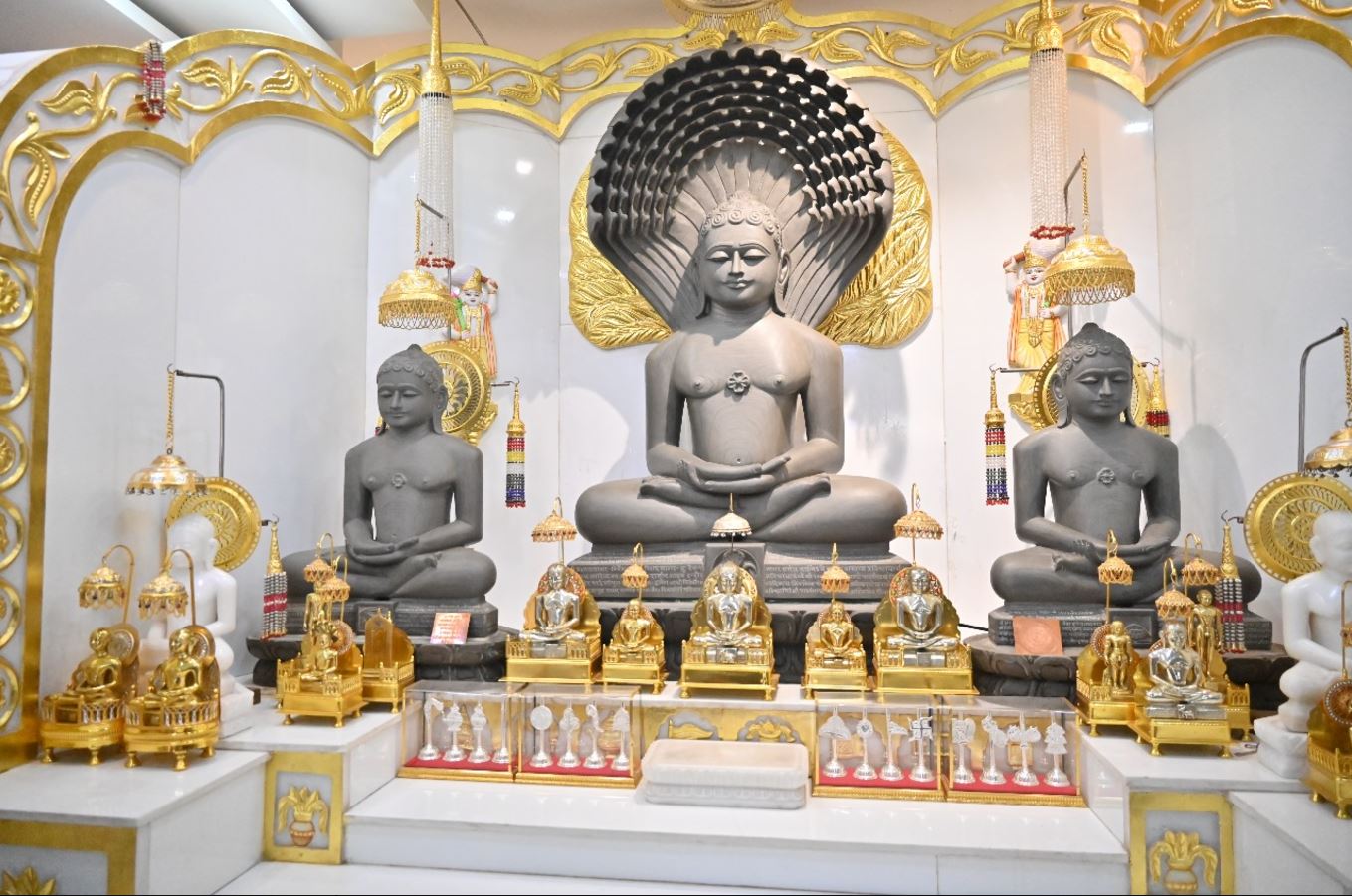 Shri 1008 Chintamani Parshvanath Digamber Jain Mandir, Pardesi Pura , Indore (M.P.) image 2