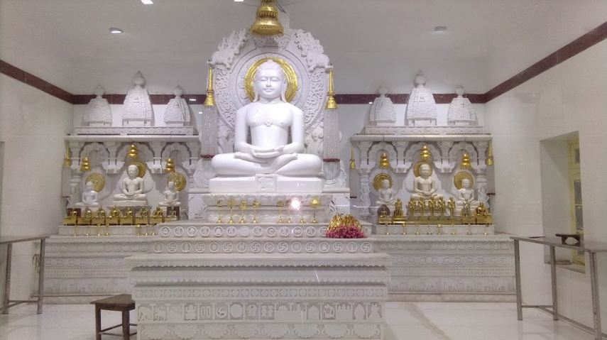 Shri Mahavir Digamber Jain Mandir, Digamber Jain Udasin Ashram, 584, Mahatama Gandhi Marg, Tukoganj, Indore (M.P.) image 3