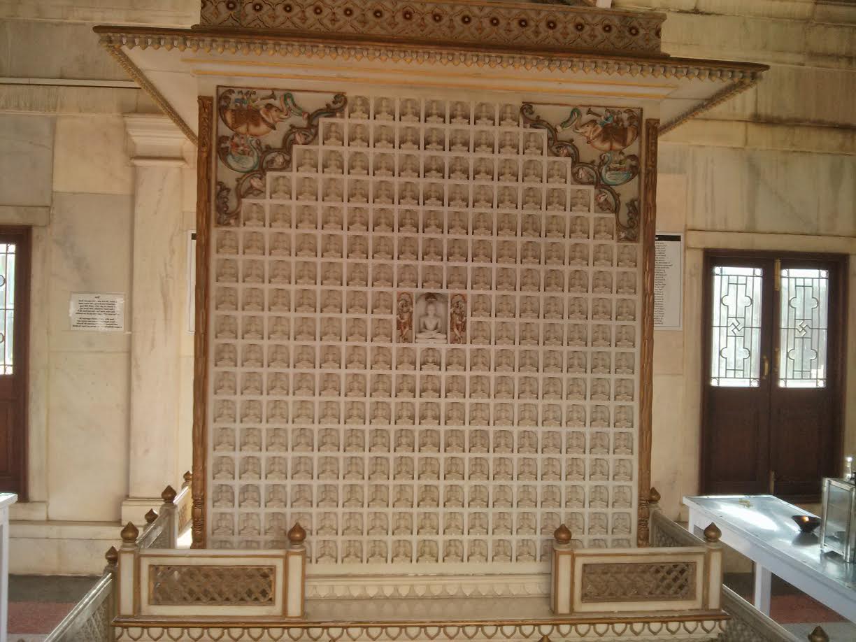 Shri 1008 Shantinath Digamber Jain Mandir, Kalyan Bhavan, Kanchan Bagh, Indore image 2