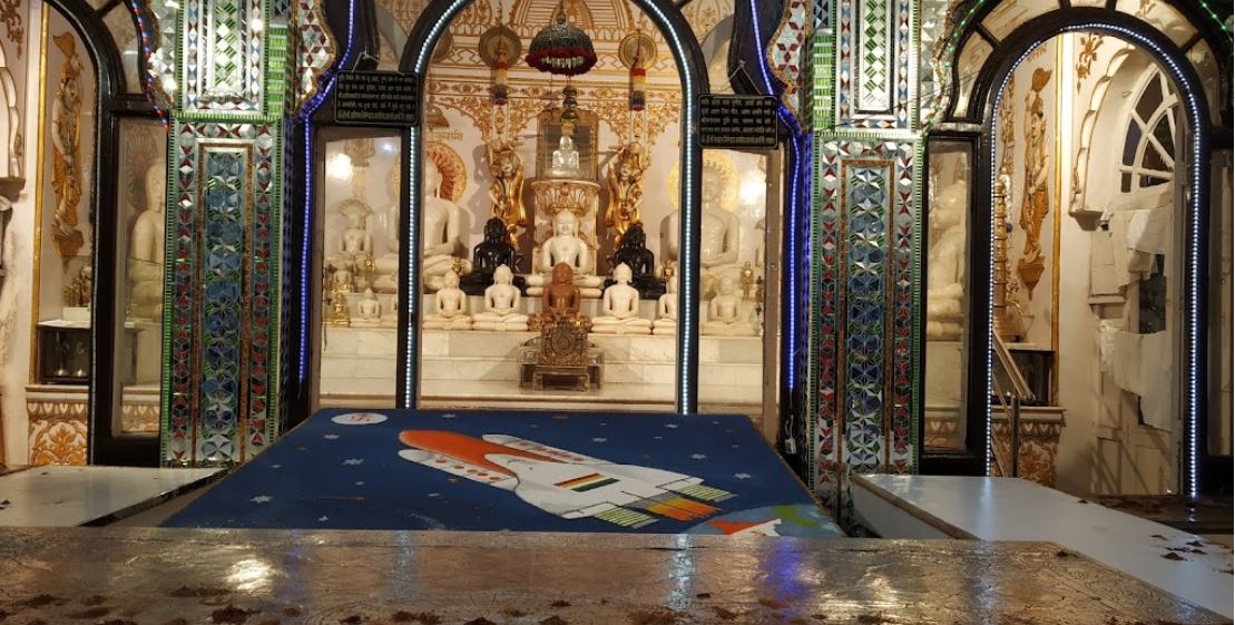 Shri Parshvnath Digamber Jain Mandir, (Toda Ki Goth), Manak Chowk, Rajwada, Indore (M.P.) image 1