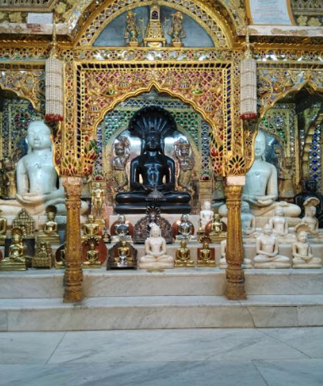 Shri Parshvnath Digamber Jain Mandir, (Toda Ki Goth), Manak Chowk, Rajwada, Indore (M.P.) image 2