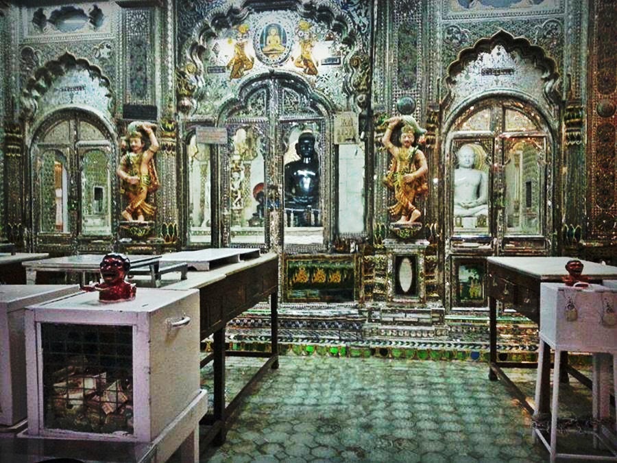 Shri Digamber Jain Kaanch Mandir,  Sir Seth Hukumchand Marg, Itwaria Bazar, Indore (M.P.) image 6