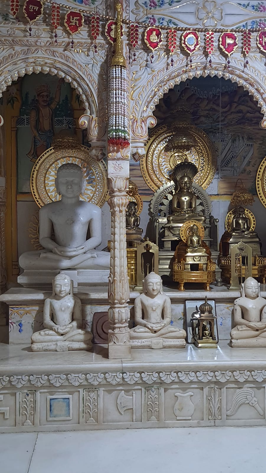 Shri 1008 Parshvnath Digamber Jain Bada Mandir, Amayan, District - Bhind (M.P.) image 6