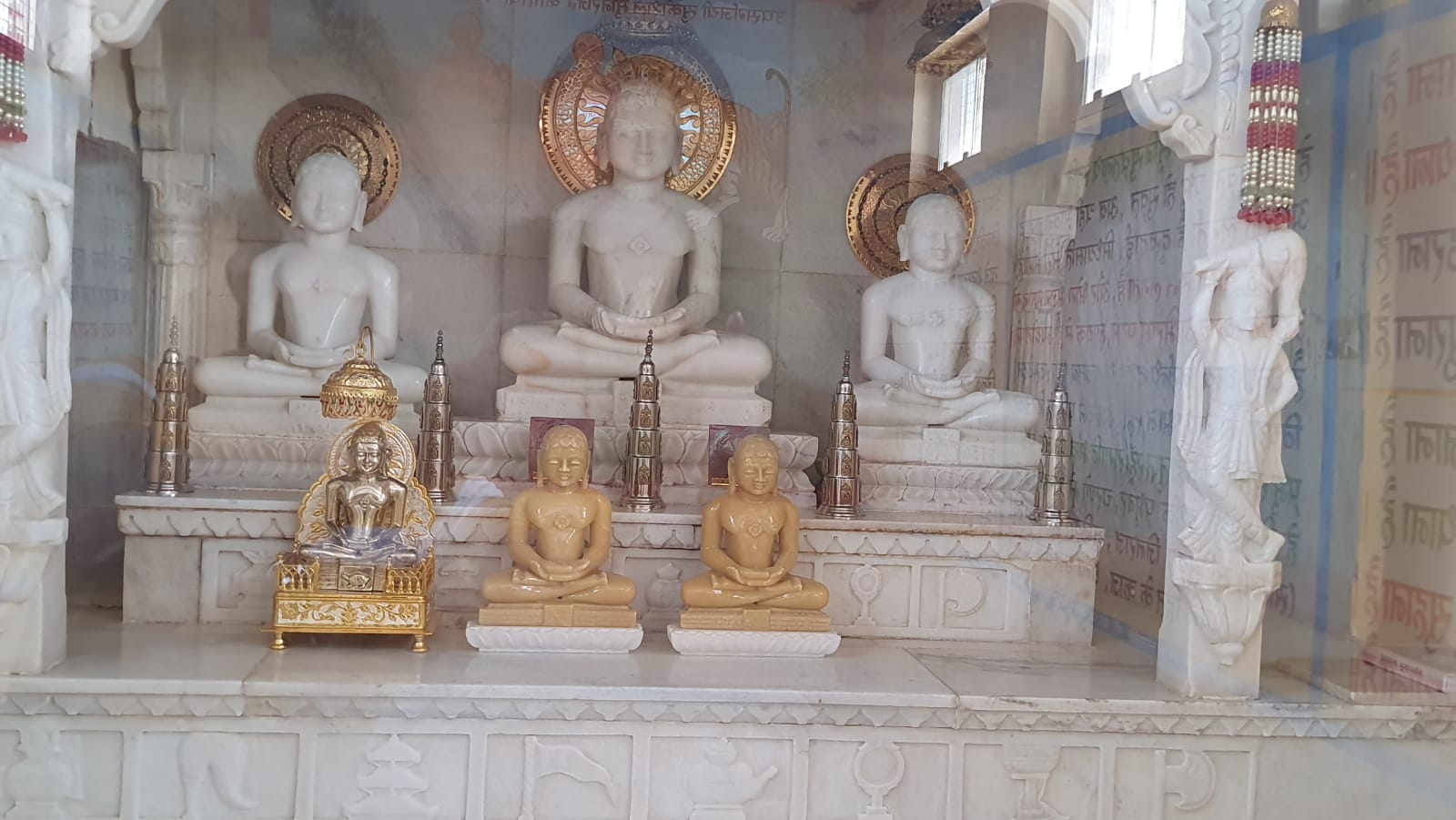 Shri 1008 Parshvnath Digamber Jain Bada Mandir, Amayan, District - Bhind (M.P.) image 11