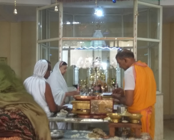Shri 1008 Munisuvratnath Digamber Jain Mandir, Near Rahatgarh Bus Stand, Moti Nagar, Sagar (M.P.) image 2