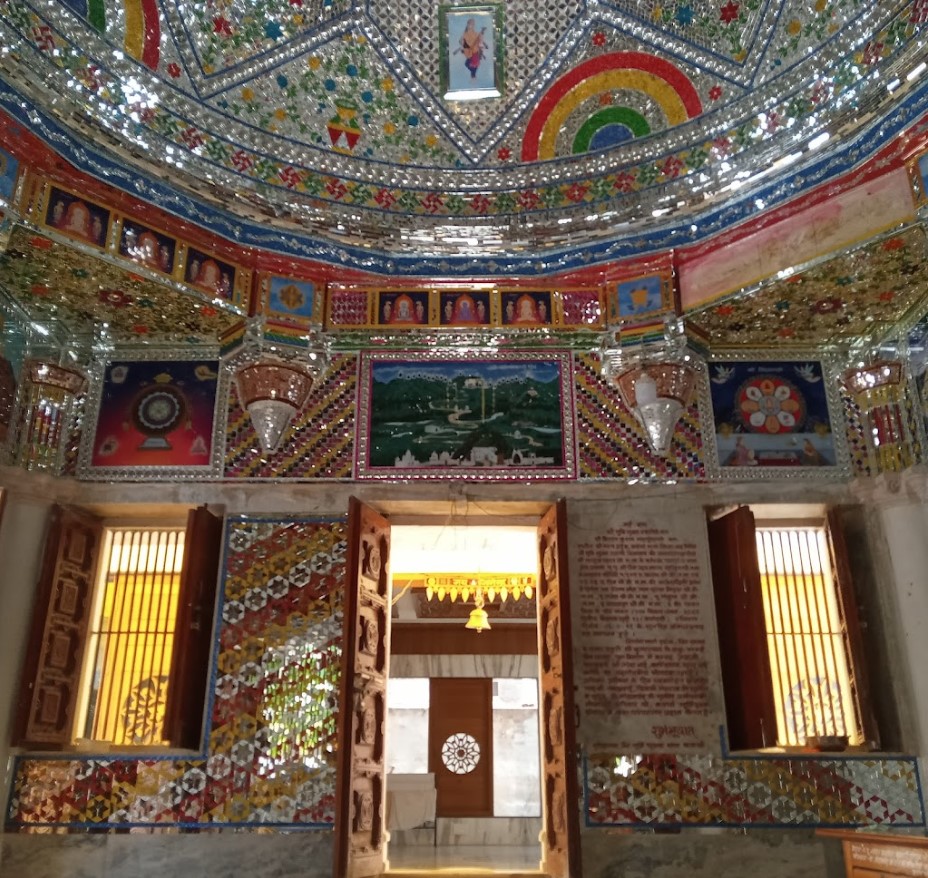 Shri Munisuvrat Swami Shwetamber Jain Derasar, Thakur Para, Kawardha, District - Kabeerdham (Chhattisgarh) image 3