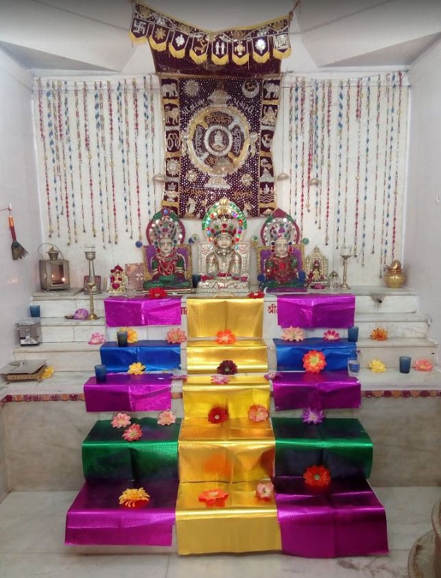 Shri Shantinath Shwetamber Jain Mandir, Bihariji Mandir Gali, Bada Bazar, Sagar (M.P.) image 1