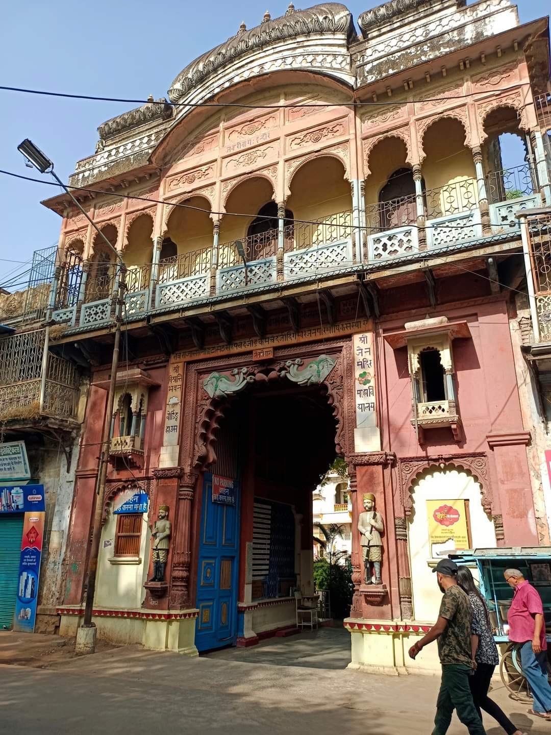 Shri Parshvnath Digamber Jain Mandir, Jawari Bagh, Murai Mohalla, Indore (M.P.) image 7
