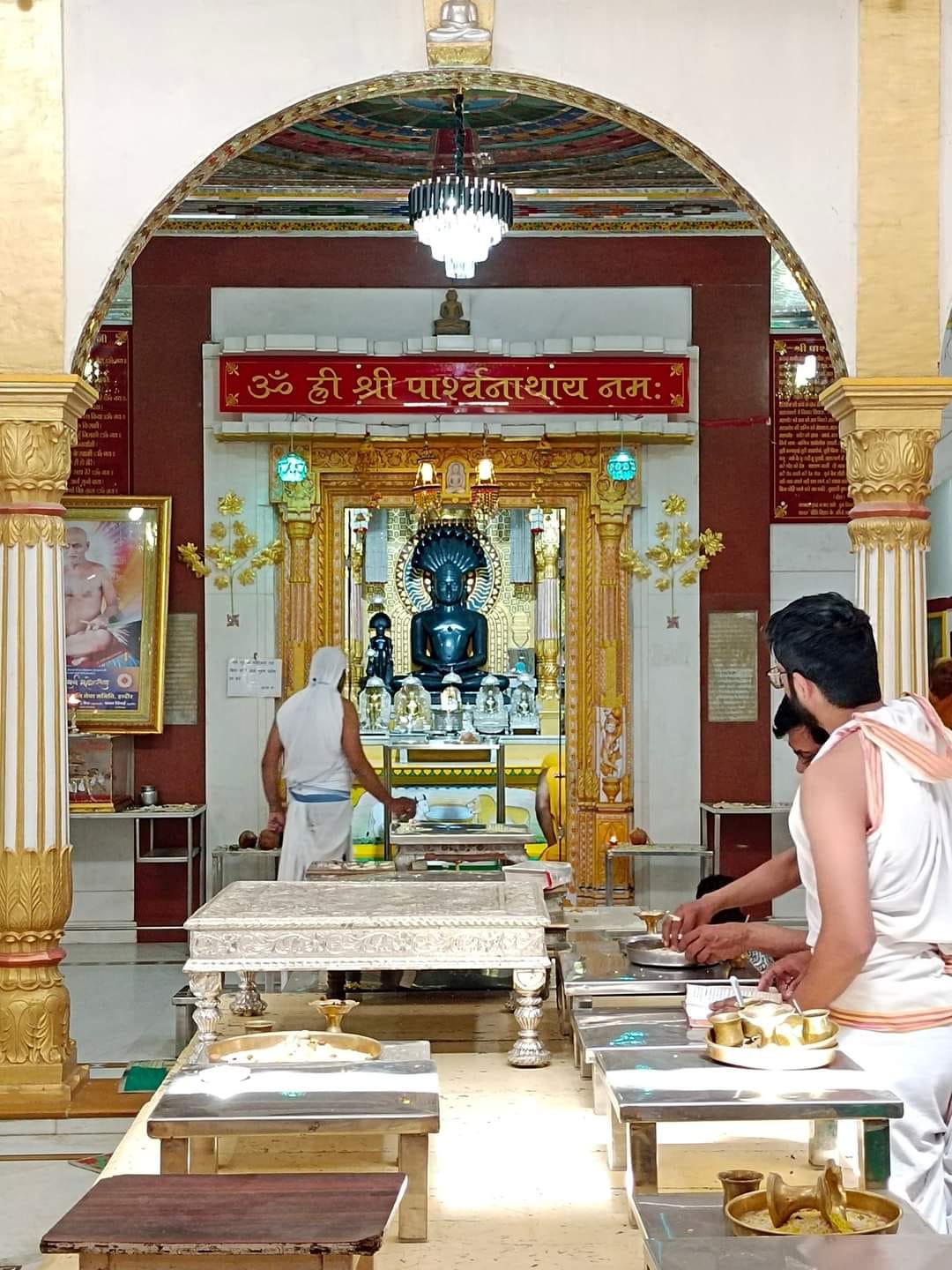 Shri Parshvnath Digamber Jain Mandir, Jawari Bagh, Murai Mohalla, Indore (M.P.) image 9