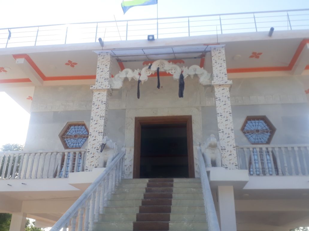 Shri Shantinath Digamber Jain Mandir, Dwari, District-Panna (M.P.) thumbnail 4