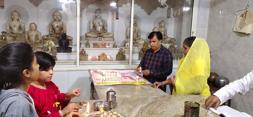 Shri Ajitnath Digamber Jain Variya Panchayati Mandir (Jhalluram Payrelal), Mama Ka Bazar, Lashkar, Gwalior (M.P.) thumbnail 3