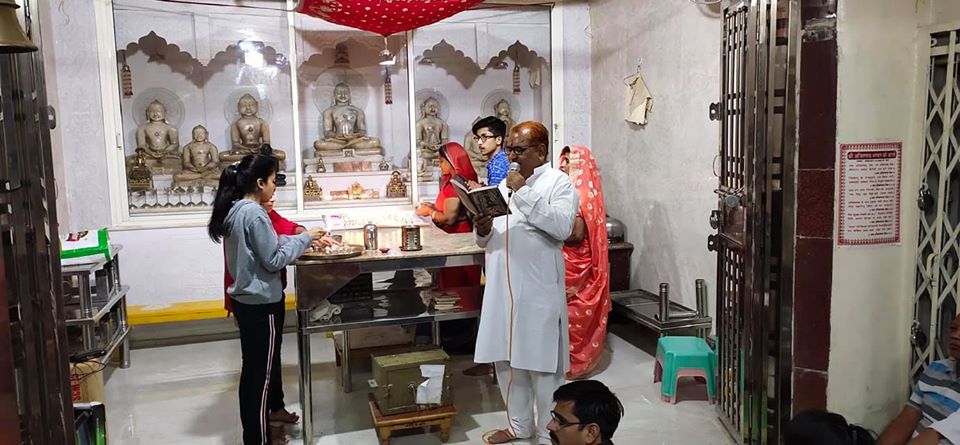Shri Ajitnath Digamber Jain Variya Panchayati Mandir (Jhalluram Payrelal), Mama Ka Bazar, Lashkar, Gwalior (M.P.) thumbnail 5