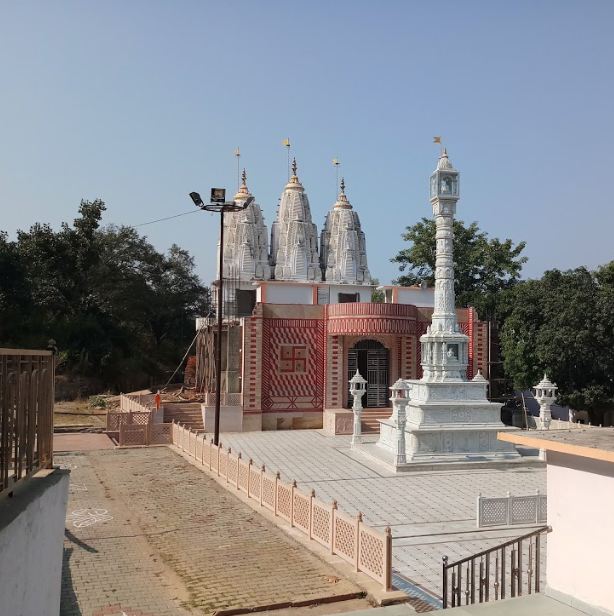 Shri Digamber Jain Atishaya Kshetra Khandargiri, Chanderi, District-Ashok Nagar (M.P.) image 1