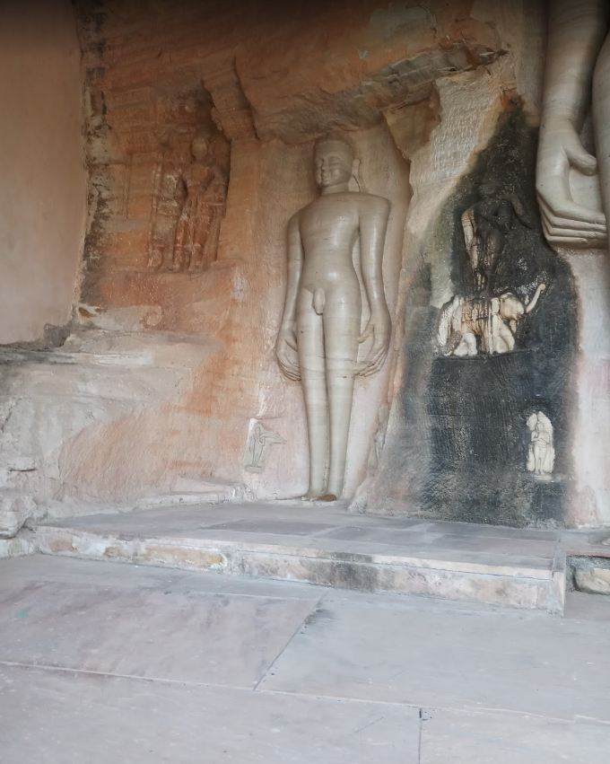 Shri Digamber Jain Atishaya Kshetra Khandargiri, Chanderi, District-Ashok Nagar (M.P.) image 9