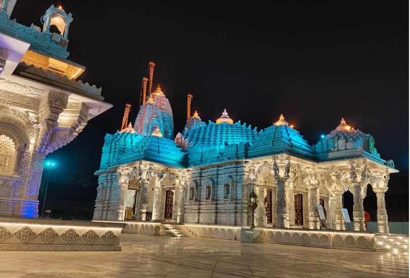 Shri Dharmnath Bhagwan Jinalaya and Shri Jinkushalsuri Jain Dadawadi, M.G. Road, Moudhapara, Raipur (Chhattisgarh) image 1