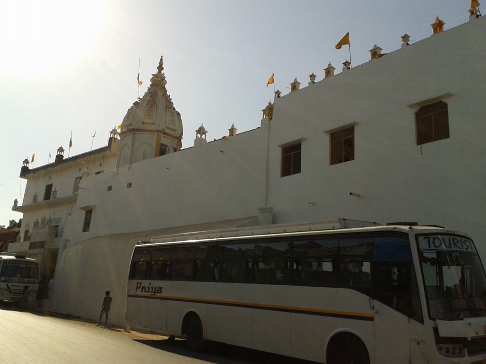 Shri Digambar Jain Atishaya Kshetra Barahi (Vallabhpur), Village-Barahi, District-Bhind (M.P.) image 2