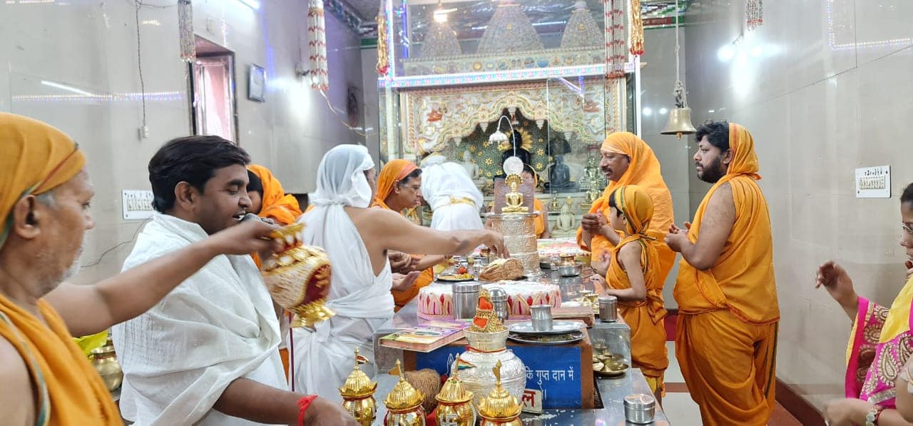 Shri 1008 Shantinath Digamber Jain Panchayati Mandir, (Lal Mandir), Phalka Bazar, Lashkar, Gwalior (Madhya Pradesh) image 3