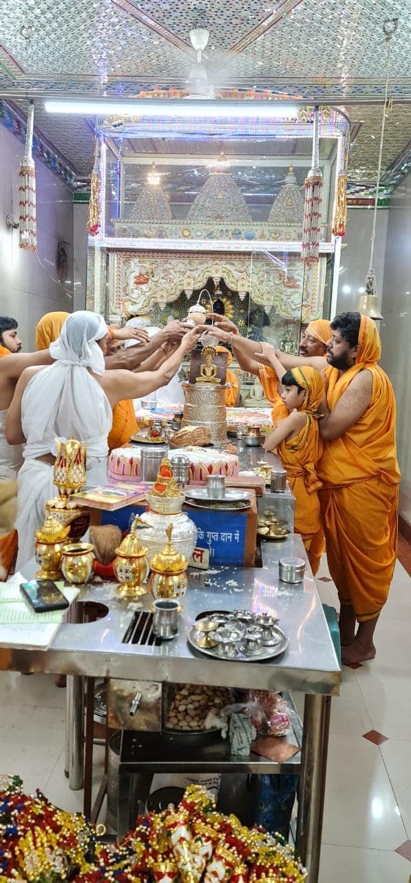 Shri 1008 Shantinath Digamber Jain Panchayati Mandir, (Lal Mandir), Phalka Bazar, Lashkar, Gwalior (Madhya Pradesh) image 5