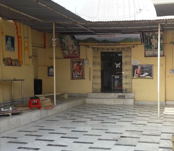 Shri 1008 Parshvnath Digamber Jain Manjh Mandir, Katra Bazar, Tikamgarh (M.P.) image 2