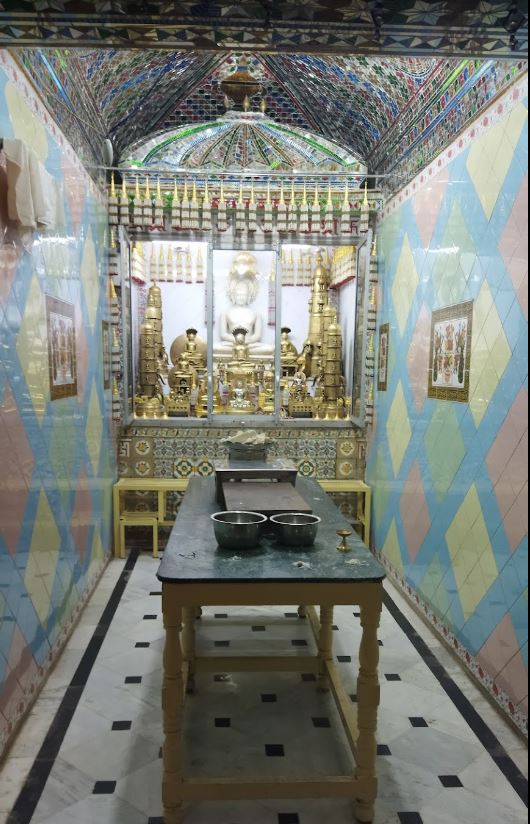 Shri 1008 Parshvnath Digamber Jain Manjh Mandir, Katra Bazar, Tikamgarh (M.P.) image 6