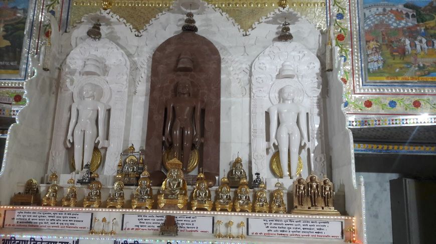 Shri 1008 Parshvnath Digamber Jain Bazar Ka Mandir, Katra Bazar, Tikamgarh (M.P.) image 3