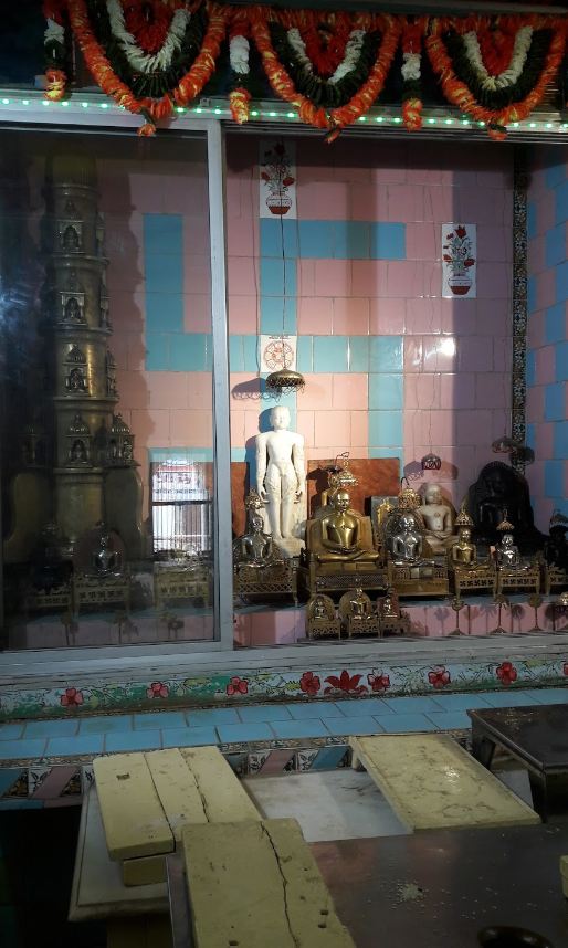 Shri 1008 Parshvnath Digamber Jain Bazar Ka Mandir, Katra Bazar, Tikamgarh (M.P.) image 6