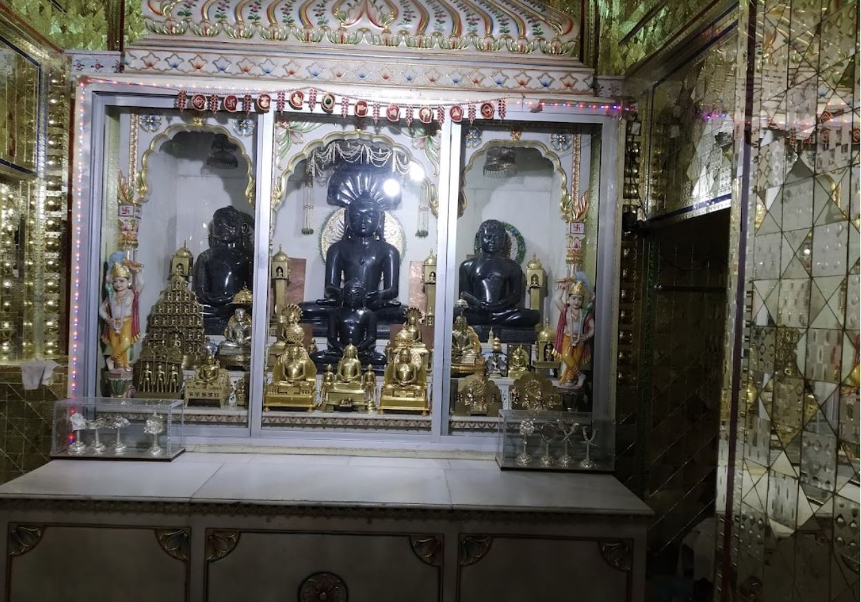 Shri 1008 Parshvnath Digamber Jain Bazar Ka Mandir, Katra Bazar, Tikamgarh (M.P.) image 8