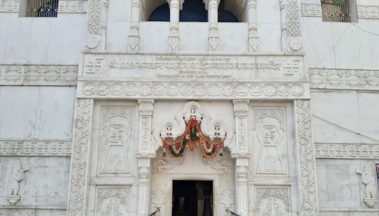Shri 1008 Parshvnath Digamber Jain Bazar Ka Mandir, Katra Bazar, Tikamgarh (M.P.) image 9