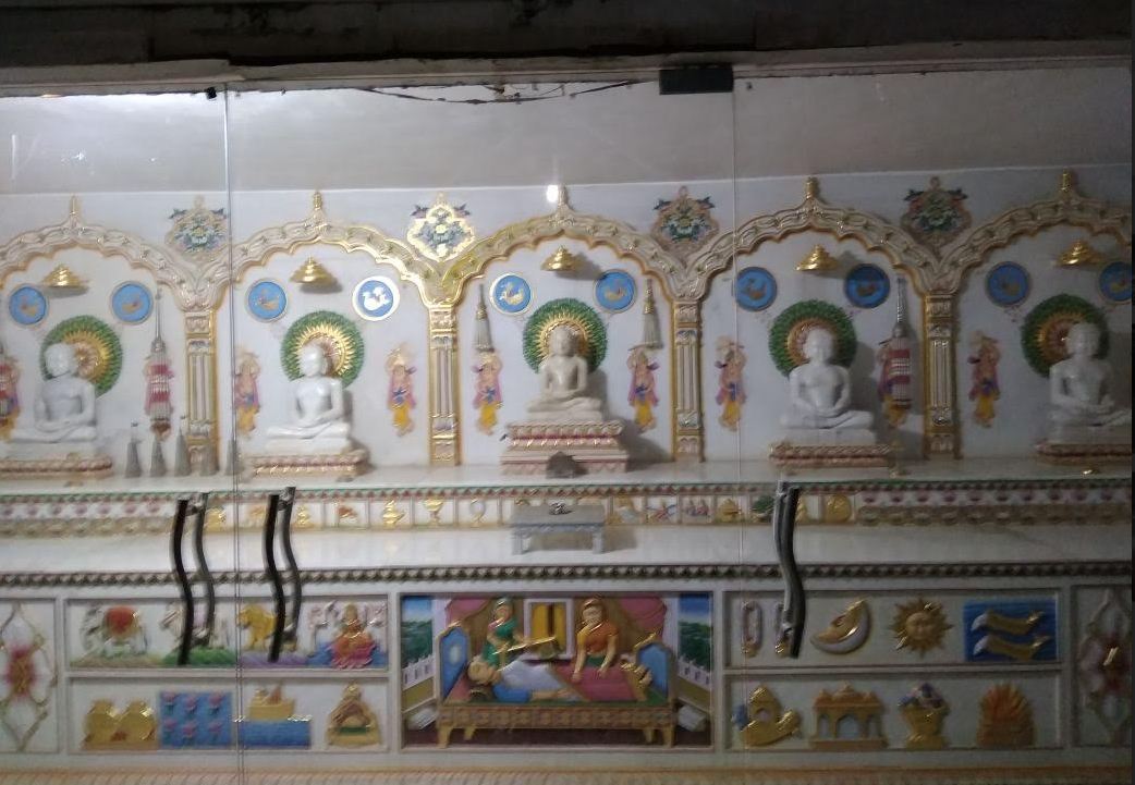 Shri Digamber Jain Mandir (Gaon Mandir), Purana Bazar, Ashok Nagar (M.P.) image 4