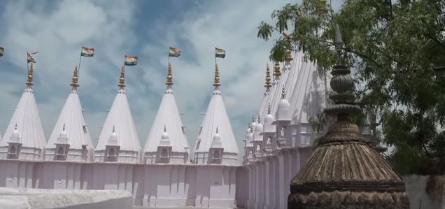 Shri Digamber Jain Choubisi Bada Mandir, Chanderi, District-Ashok Nagar (M.P.) image 4