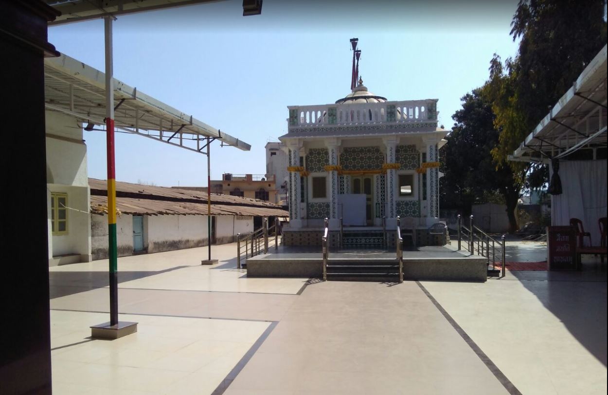 Shri Rishabhdev Shwetamber Jain Mandir, Gandhi Chowk, Nawapara, District - Raipur (Chhattisgarh) image 2