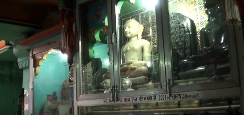 Shri Digamber Jain Choubisi Bada Mandir, Chanderi, District-Ashok Nagar (M.P.) image 8