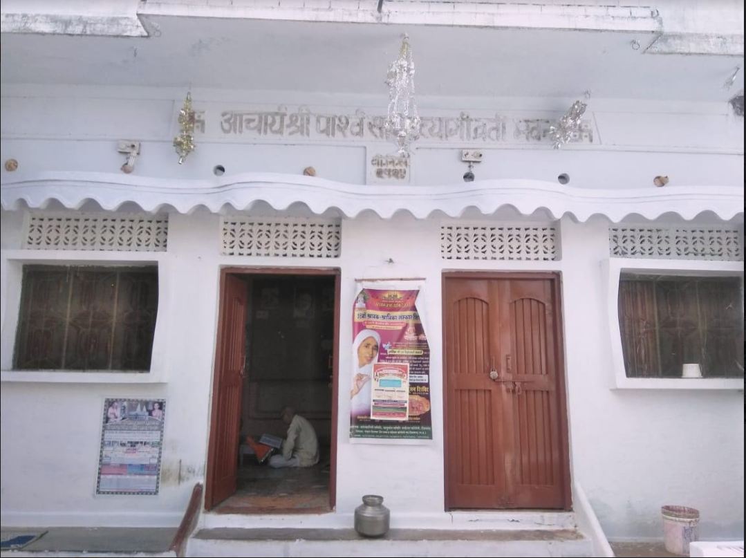 Shri 1008 Parshvnath Digamber Jain Bada Mandir, Village-Digora, District-Tikamgarh (M.P.) image 4