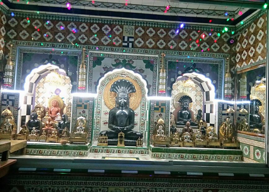 Shri Parshvnath Digamber Jain Mandir, Karrapur, District-Sagar (M.P.) image 1