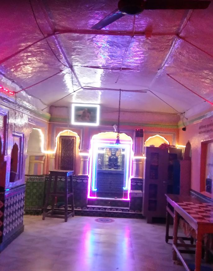 Shri Parshvnath Digamber Jain Mandir, Karrapur, District-Sagar (M.P.) image 2