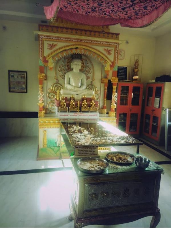 Shri Shantinath Digamber Jain Mandir, Vikram Nagar,  Ratlam (M.P.) image 2