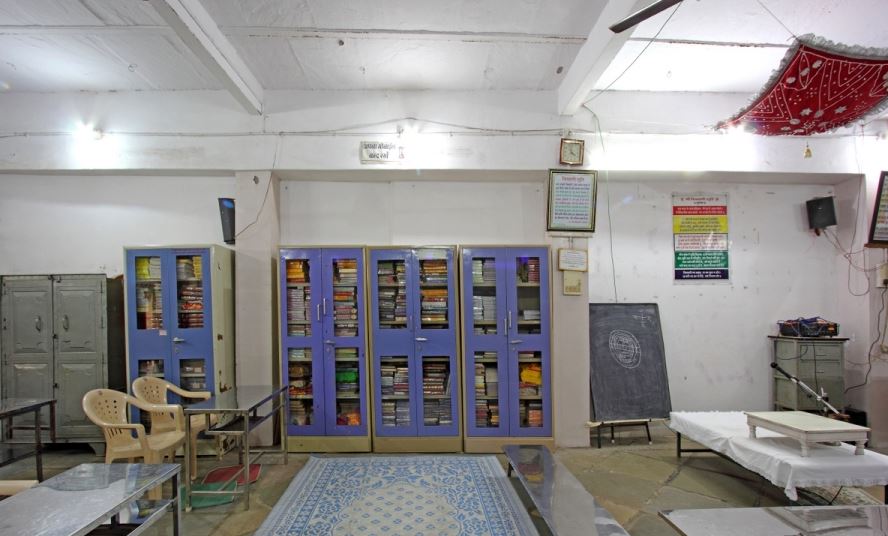 Shri Adinath Digamber Jain Chaitalaya, Ram Mohalla,  Ratlam (M.P.) image 6